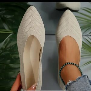 NEW Chic Cream Women's Flats